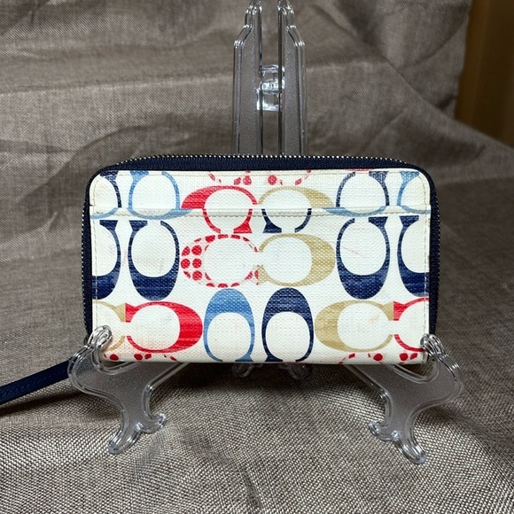 Coach Handbags - Vintage Coach Signature 'C' Bleecker Zip Wallet Wristlet 51655